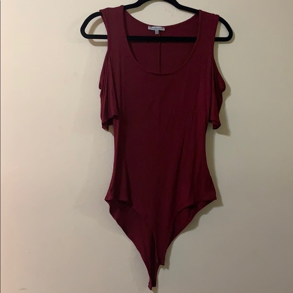 Exposed shoulder onesie - Picture 4 of 4